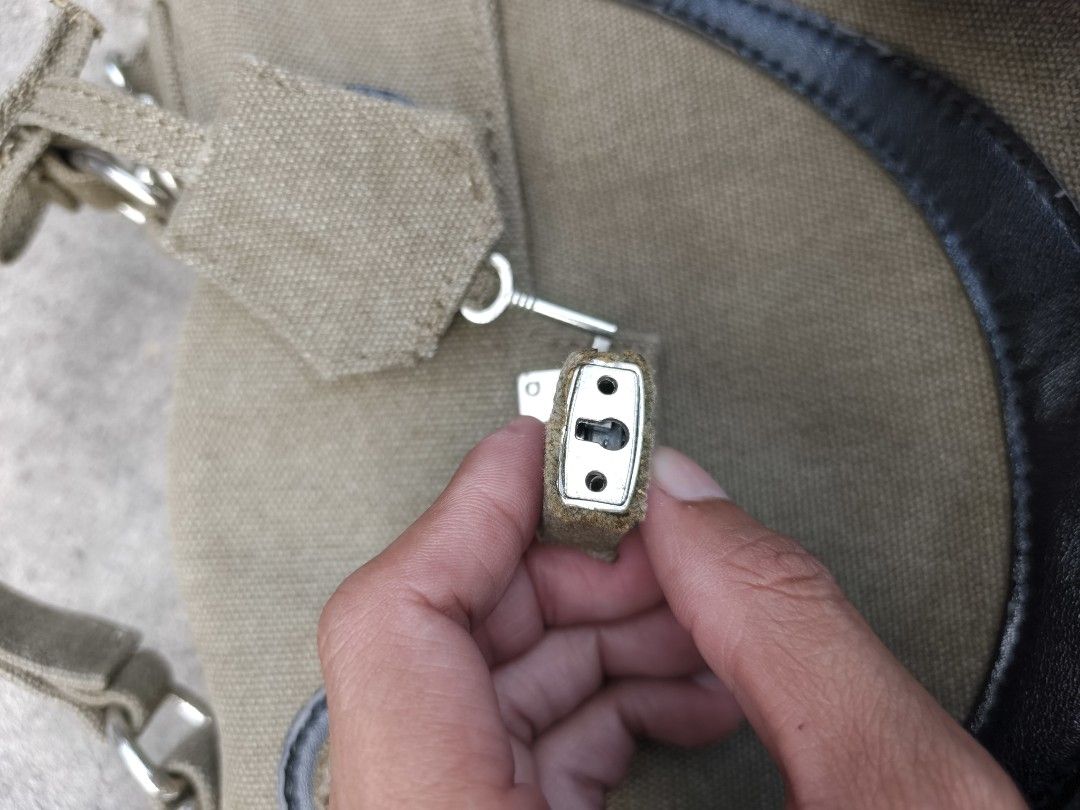 Cute bag (Category: Cross-body Bags) located in Santa Cruz. Submitted by lesterpogs30 (Listing ID 1465248654, Image 3). Description: cute bag inspired by readymade excellent condition.