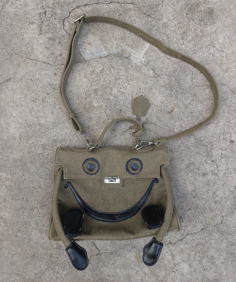Cute bag (Category: Cross-body Bags) located in Santa Cruz. Submitted by lesterpogs30 (Listing ID 1465248654, Image 2). Description: cute bag inspired by readymade excellent condition.