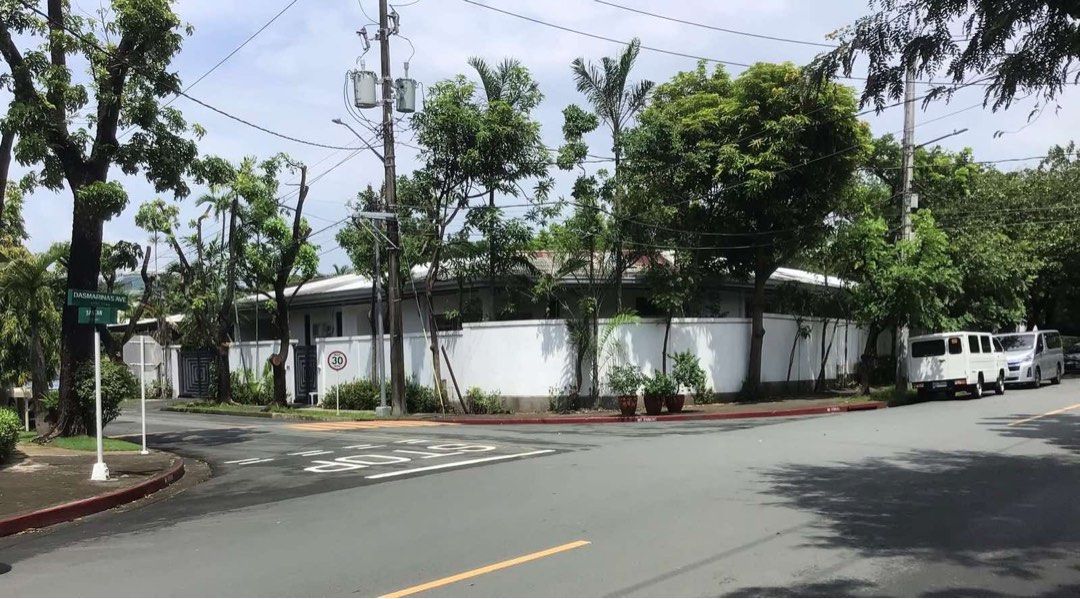 DASMARIÑAS CORNER LOT FOR SALE (Category: Lot) located in Taguig. Submitted by monique.theleadrealty (Listing ID 1465361841, Image 2). Description: Very Prime Dasmariñas Village Corner Lot For Sale Along Dasma Ave 810 sqm FIXED PRICE: 676M CGT included Clean title owned by an individual Frontages facing east & south - very good feng shui Quiet, low traffic location Far from EDSA and Collegio San Agustin Far from perimeter Easy access to all DVA g