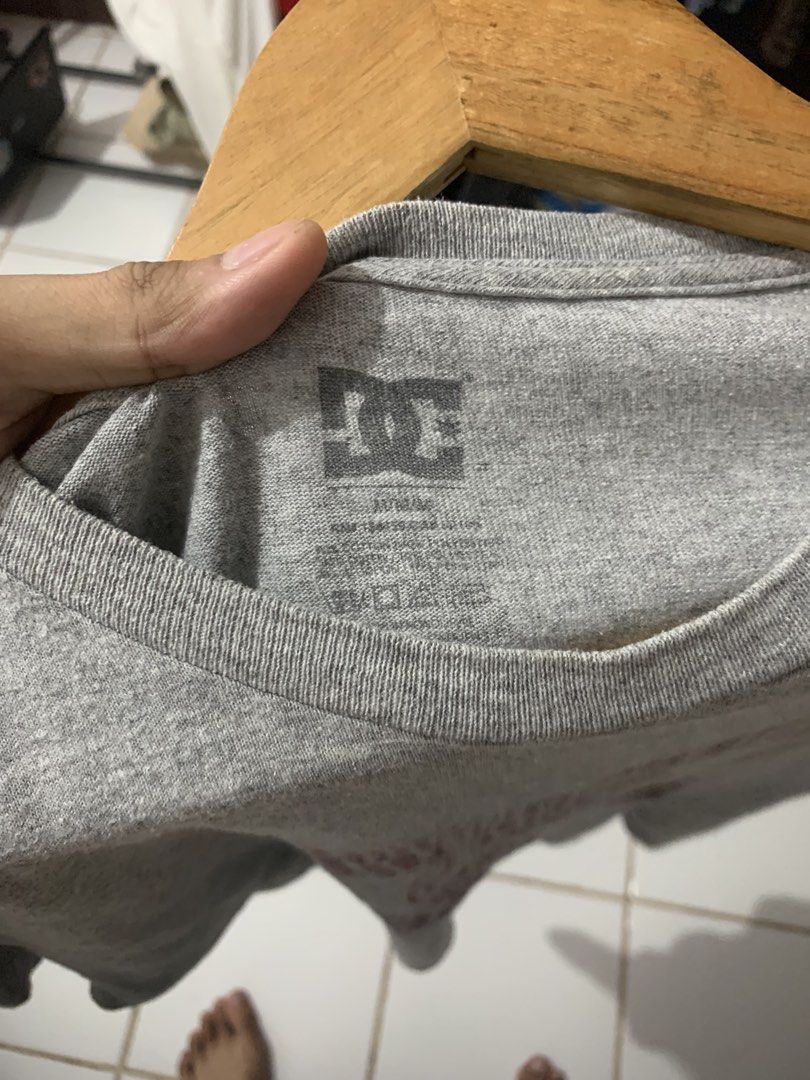 Dc shirt (Category: Formal Shirts) located in Quezon City. Submitted by hustle_mind (Listing ID 1465312463, Image 3). Description: Authentic no issue 22x28.