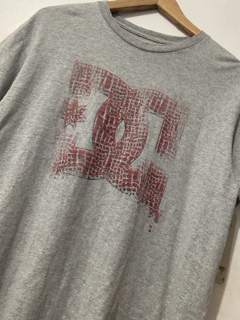 Dc shirt (Category: Formal Shirts) located in Quezon City. Submitted by hustle_mind (Listing ID 1465312463, Image 2). Description: Authentic no issue 22x28.