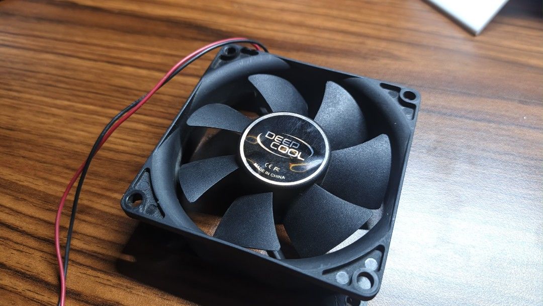 [RUSH] Deepcool 80mm Compact System Exhaust Fan (Category: Computer Parts) located in Caloocan City. Submitted by hua.valdez (Listing ID 1465344356, Image 1). Description: ‎Deepcool 80mm Compact System Exhaust Fan ‎Price: ₱150 Nego (Mababa na presyo, wag na baratin) ‎RFS: Pambayad tuition + upgrade sa ddr4 build ‎DESCRIPTION: ‎• First owner, original Deepcool heavy-duty industrial black chassis frame ‎• Minimalist black fan housing layout looking