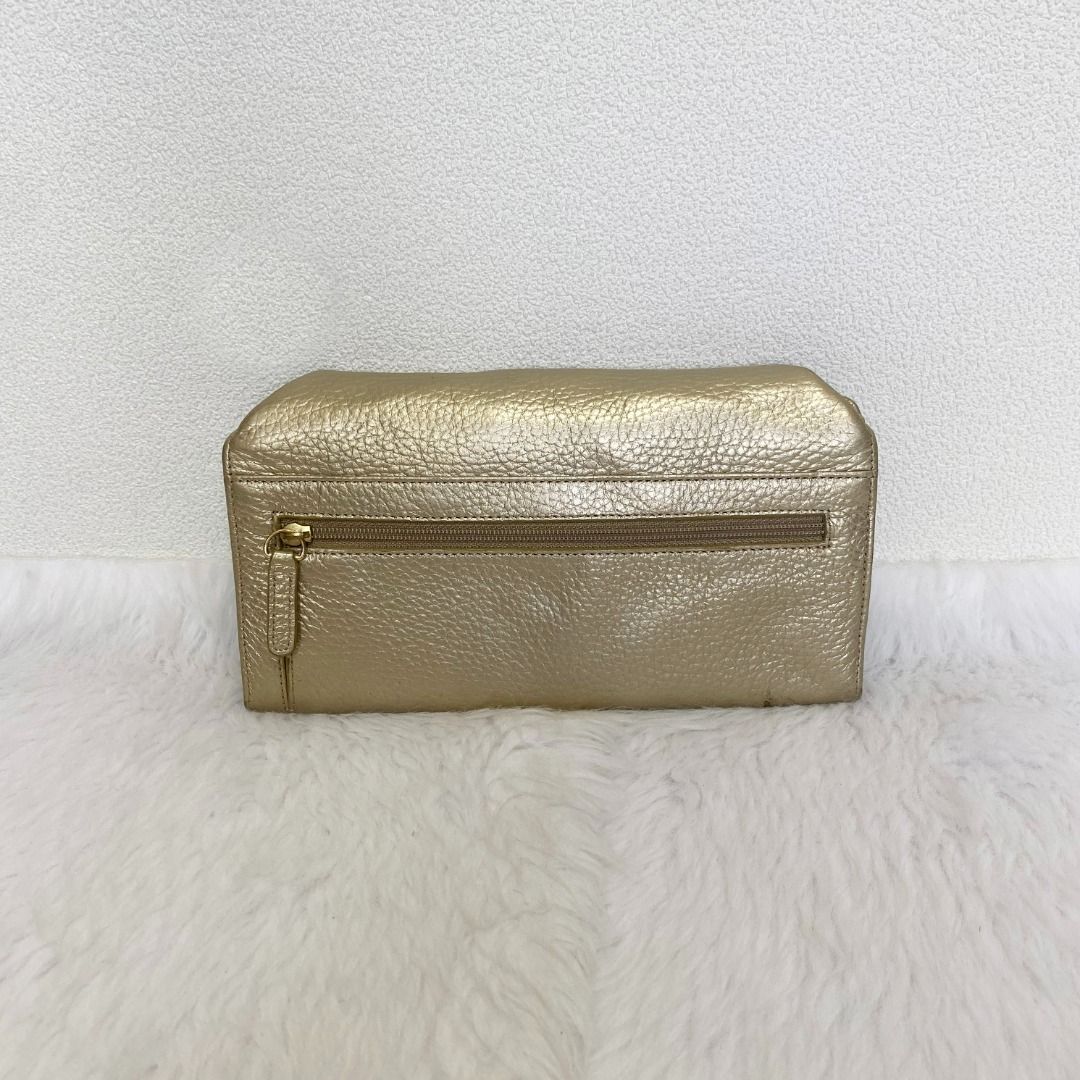 Den Hamano Gold Leather Long Wallet (Category: Wallets & Card holders) located in Cebu City. Submitted by posh_avenue888 (Listing ID 1465301505, Image 2). Description: In very good condition. From Japan. Crafted in genuine leather. 100% authentic!!! 8" x 4"..