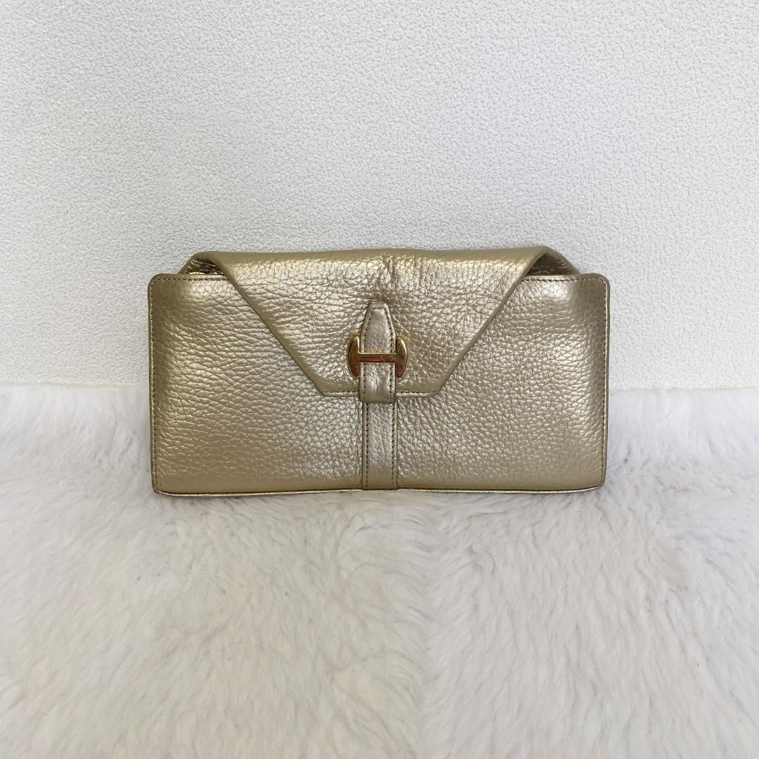 Den Hamano Gold Leather Long Wallet (Category: Wallets & Card holders) located in Cebu City. Submitted by posh_avenue888 (Listing ID 1465301505, Image 1). Description: In very good condition. From Japan. Crafted in genuine leather. 100% authentic!!! 8" x 4"..