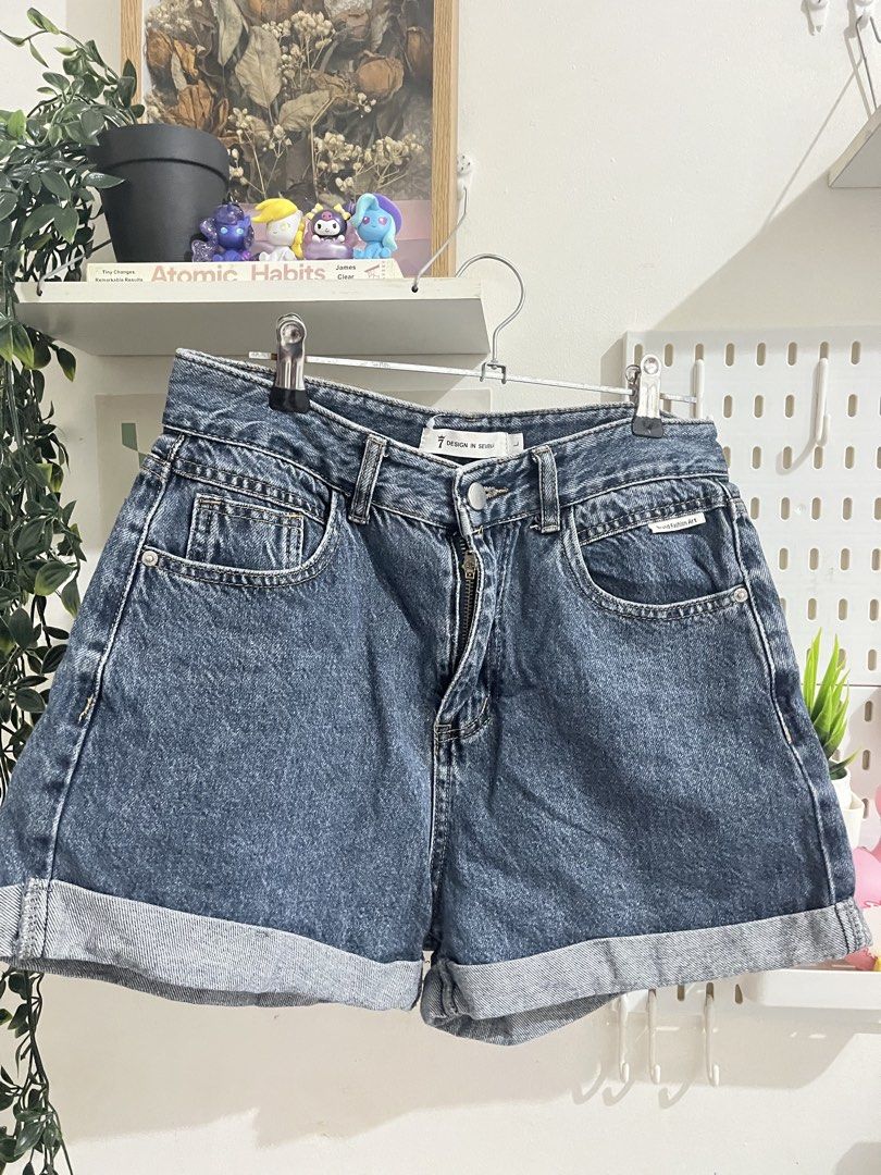 DENIM SHORTS (Category: Shorts) located in Bacoor. Submitted by lemonsandmelons (Listing ID 1465294729, Image 2). Description: fits 26 to 27.