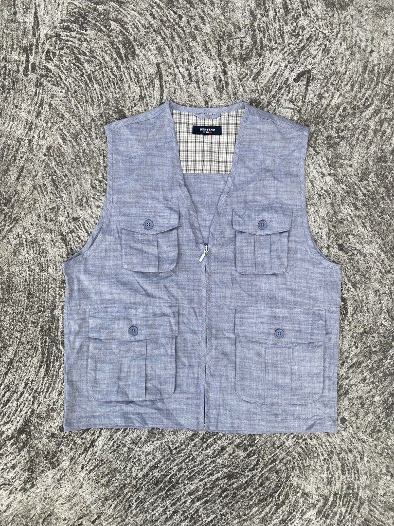 Destino Blue Multi-Pocket Utility Vest (Category: Vests) located in Cavite. Submitted by grabanddeclutter (Listing ID 1465328514, Image 1). Description: Destino Light Blue Utility Vest 4 pockets • Excellent and in great condition, no issues! 🤌🏻 solid zippers working! ✅ • Color rate: 9.5/10 • Dimensions: Width 22 Length 25 • ₱250 + Shipping Fee 🛵 GCASH payment COD via LBC only Plus shipping fee Jnt or lalamove.