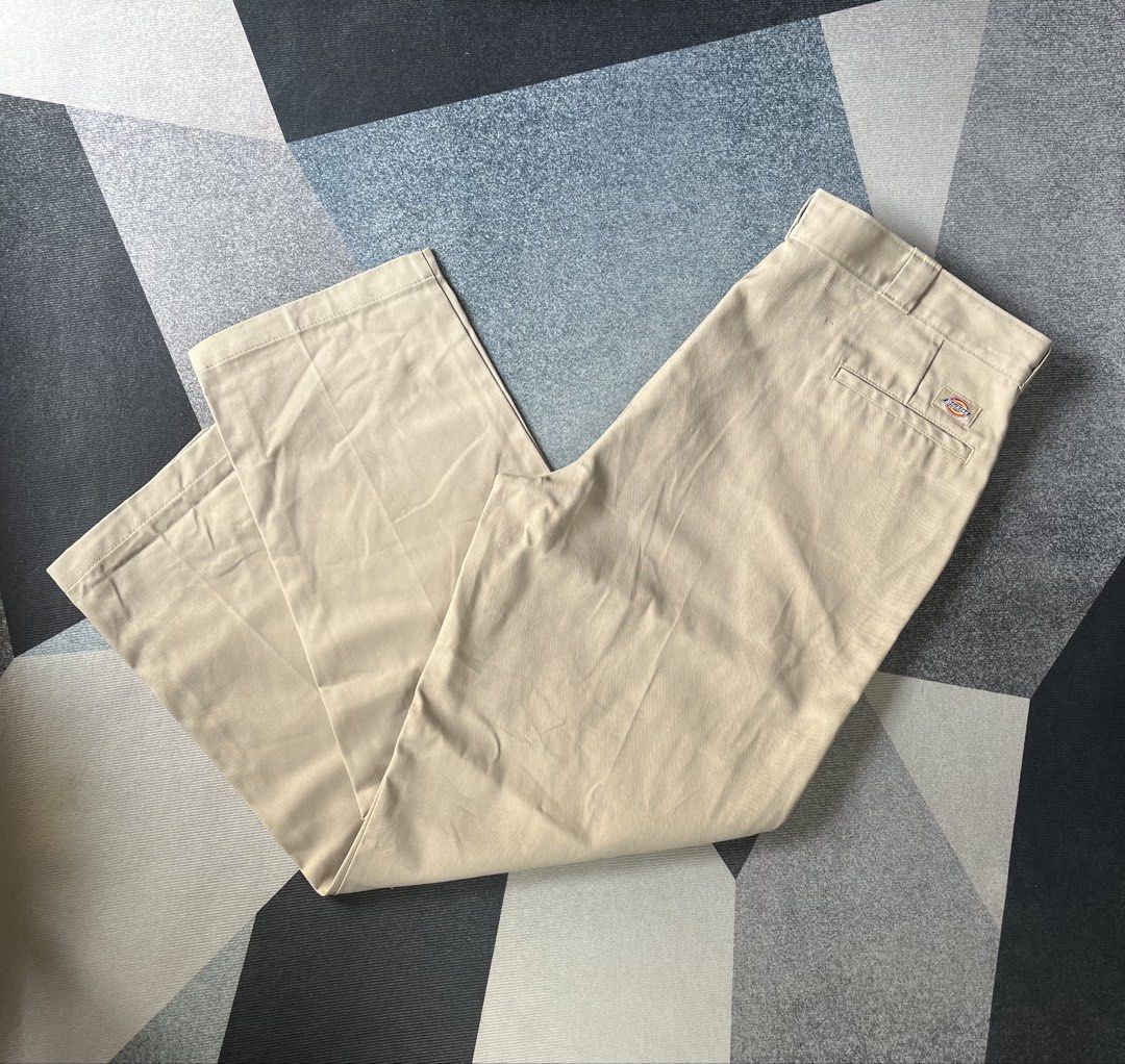Dickies 847 Original Fit Size 42 (Category: Chinos) located in Paranaque City. Submitted by mackraven260159 (Listing ID 1465211324, Image 1). Description: 42 Waist 44 Length 9.5 Hem.