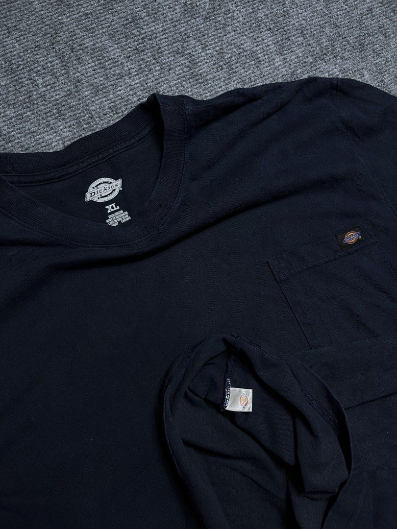 Dickies Longsleeve Pocket💥 (Category: Hoodies) located in Cebu City. Submitted by youngyeum247 (Listing ID 1465336182, Image 2). Description: Dickies Longsleeve💥 • Fits: L-XL • Width: 23 • Length: 30 • Color rate: 9/10 • Condition: 9/10 • Issue: NONE •Color may vary due to lighting🙏🏻 DM TO PURCHASE📥.