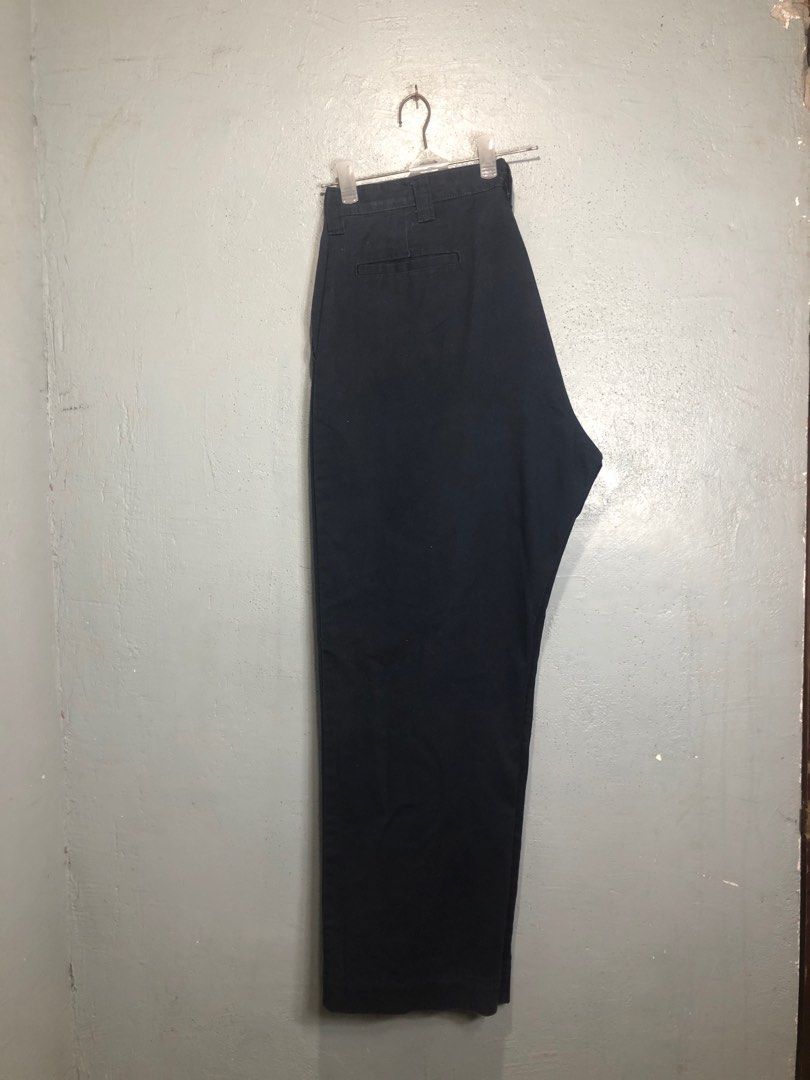 Dickies Navy Blue Work Pants (Category: Trousers) located in Bacong. Submitted by crommermann (Listing ID 1465188359, Image 2). Description: Dickies Navy Blue 🏷️ + 90 shipping fee -Dimes Waistline 36 Length 40 -Condition 9.5/10 -Color Rate 9.5/10 Excellent Condition Color may vary due to lightning Very Presentable when Worn Need Wash Pm/Dm Visayas Dumaguete loc J&T Courier Express 🚛🚛🚛.