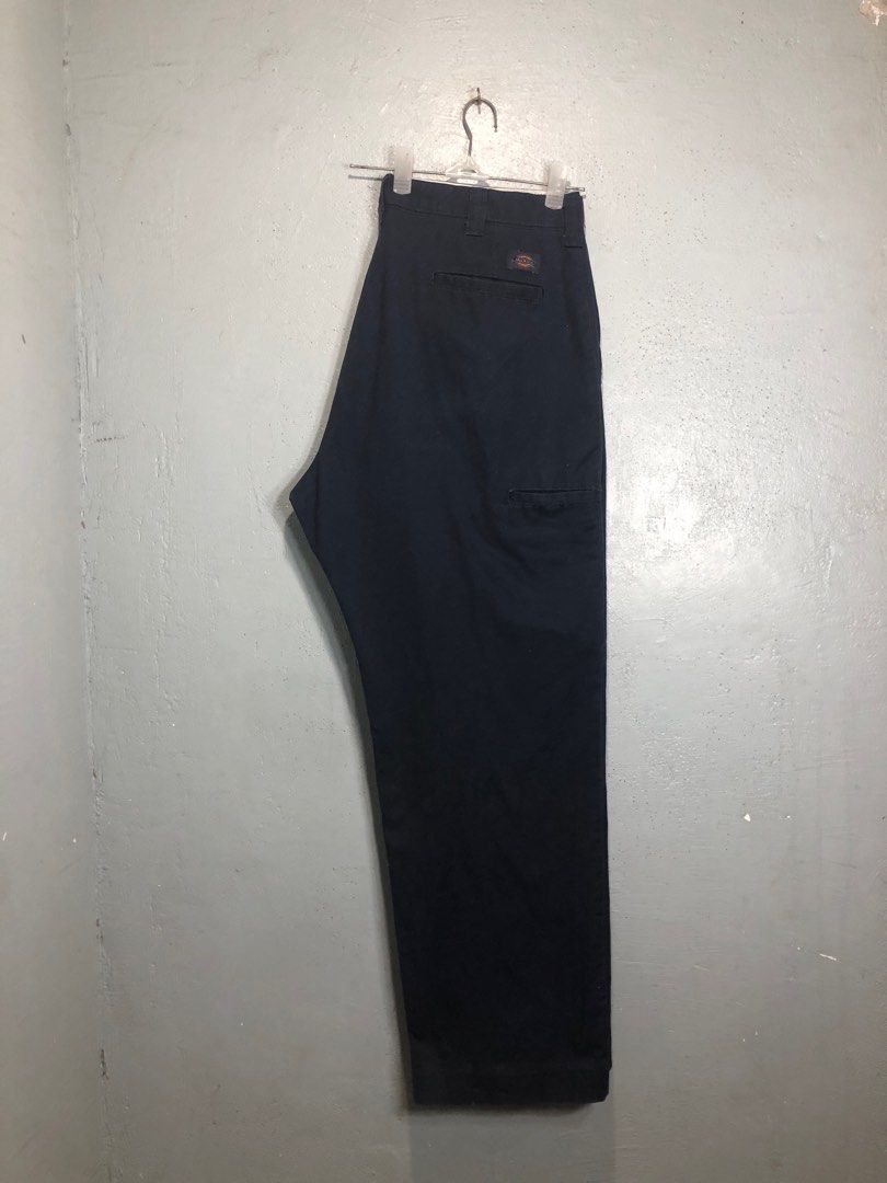Dickies Navy Blue Work Pants (Category: Trousers) located in Bacong. Submitted by crommermann (Listing ID 1465188359, Image 1). Description: Dickies Navy Blue 🏷️ + 90 shipping fee -Dimes Waistline 36 Length 40 -Condition 9.5/10 -Color Rate 9.5/10 Excellent Condition Color may vary due to lightning Very Presentable when Worn Need Wash Pm/Dm Visayas Dumaguete loc J&T Courier Express 🚛🚛🚛.