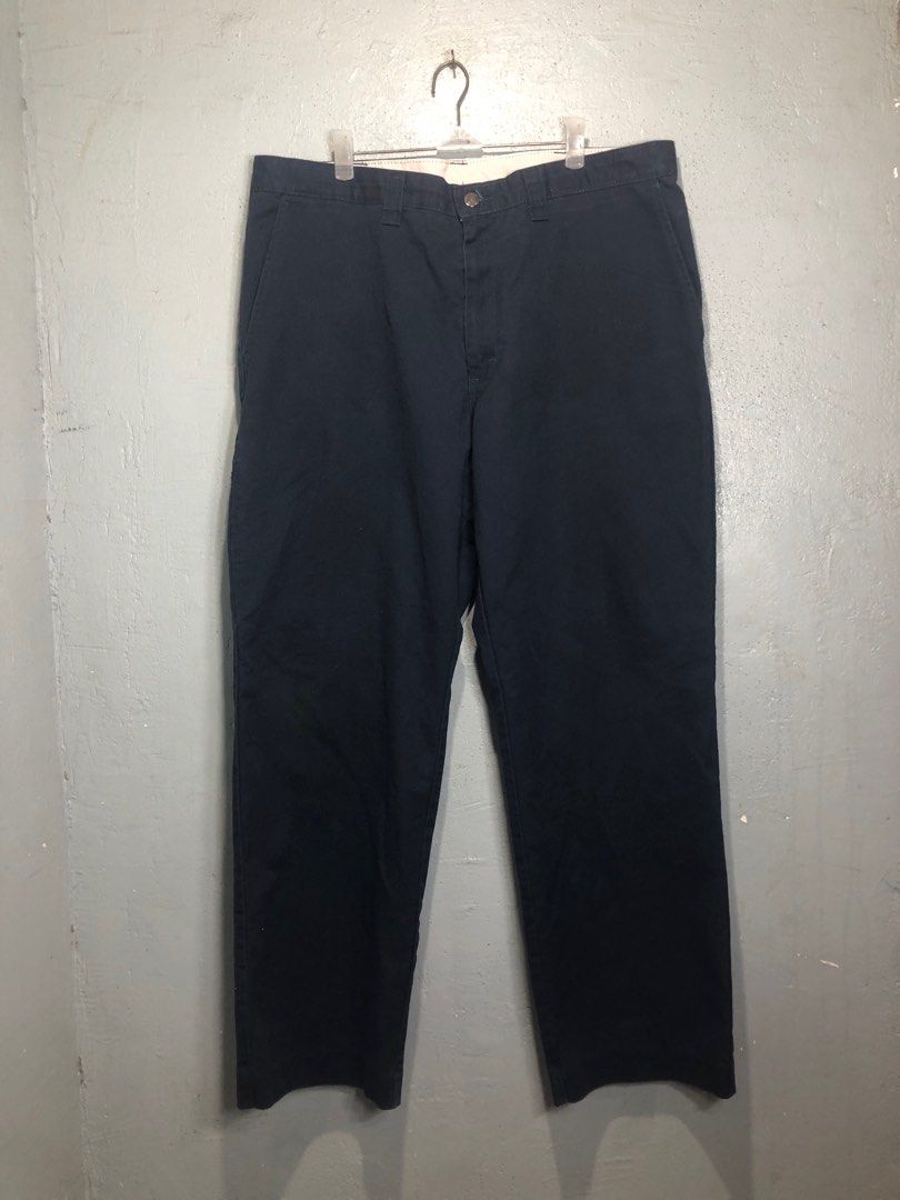 Dickies Navy Blue Work Pants (Category: Trousers) located in Bacong. Submitted by crommermann (Listing ID 1465188359, Image 3). Description: Dickies Navy Blue 🏷️ + 90 shipping fee -Dimes Waistline 36 Length 40 -Condition 9.5/10 -Color Rate 9.5/10 Excellent Condition Color may vary due to lightning Very Presentable when Worn Need Wash Pm/Dm Visayas Dumaguete loc J&T Courier Express 🚛🚛🚛.