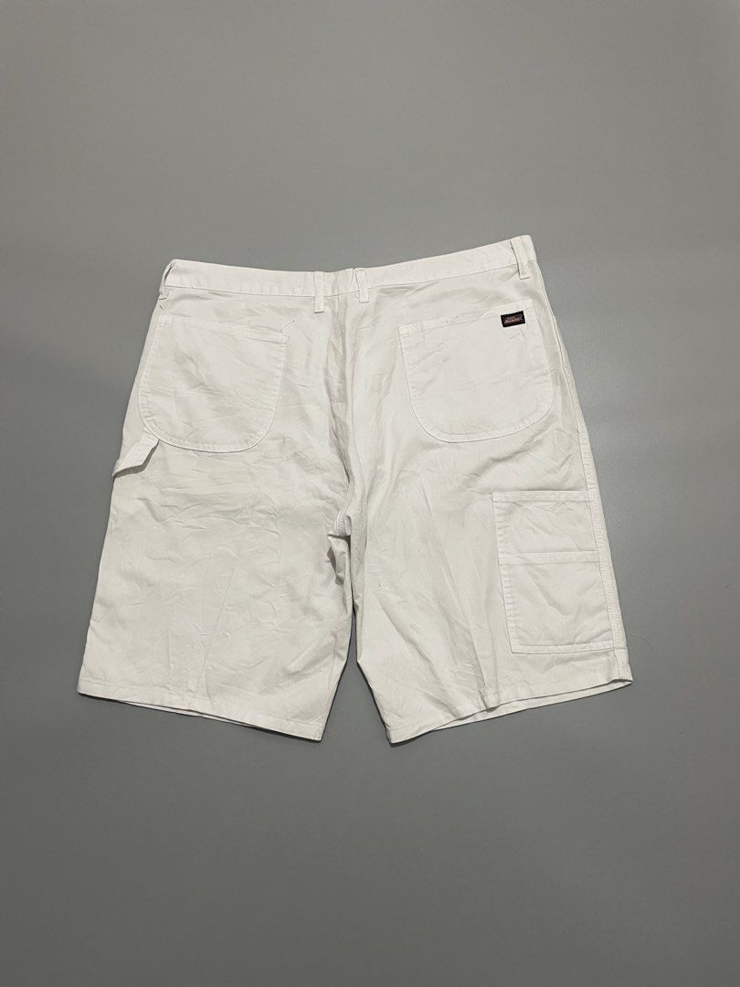 Dickies White Carpenter Shorts Size 40 (Category: Shorts) located in Roxas City. Submitted by thrift_by_tons (Listing ID 1465329541, Image 1). Description: GENUINE DICKIES CARPENTER JORTS Dimes: Width: 40 Length: 22.5 Leghole: 12 Price: 450 + sf 📍Roxas City, Capiz 5800 🔫 Payment via Gcash 🔫Payment First Policy .