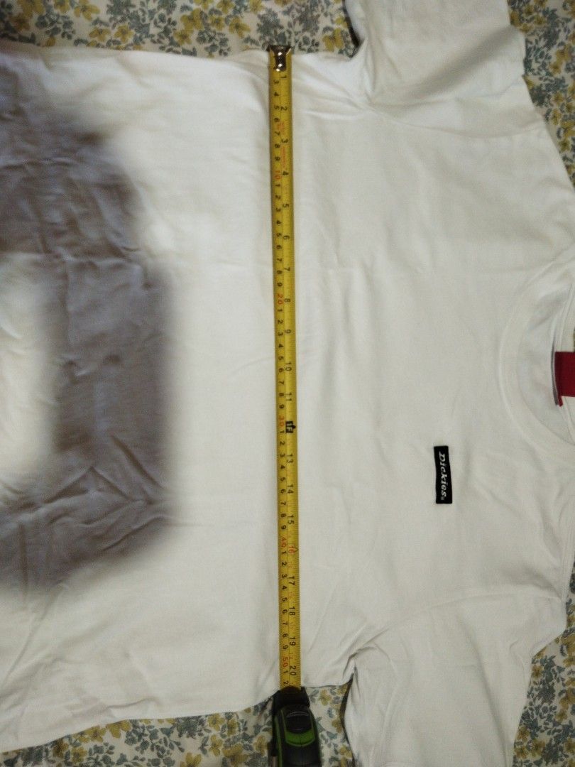 Dickies White T-Shirt Size L (Category: Tshirts & Polo Shirts ) located in Manila. Submitted by lene48 (Listing ID 1465254321, Image 2). Description: - Brand: Dickies - Color: White - Size: L - Material: 100% Cotton - Fit/Style: Standard crew neckline, short sleeves, classic basic tee - Details: Small woven logo on left chest, red neck tag branding - Condition/Vibe: Clean, versatile, and perfect for everyday wear.