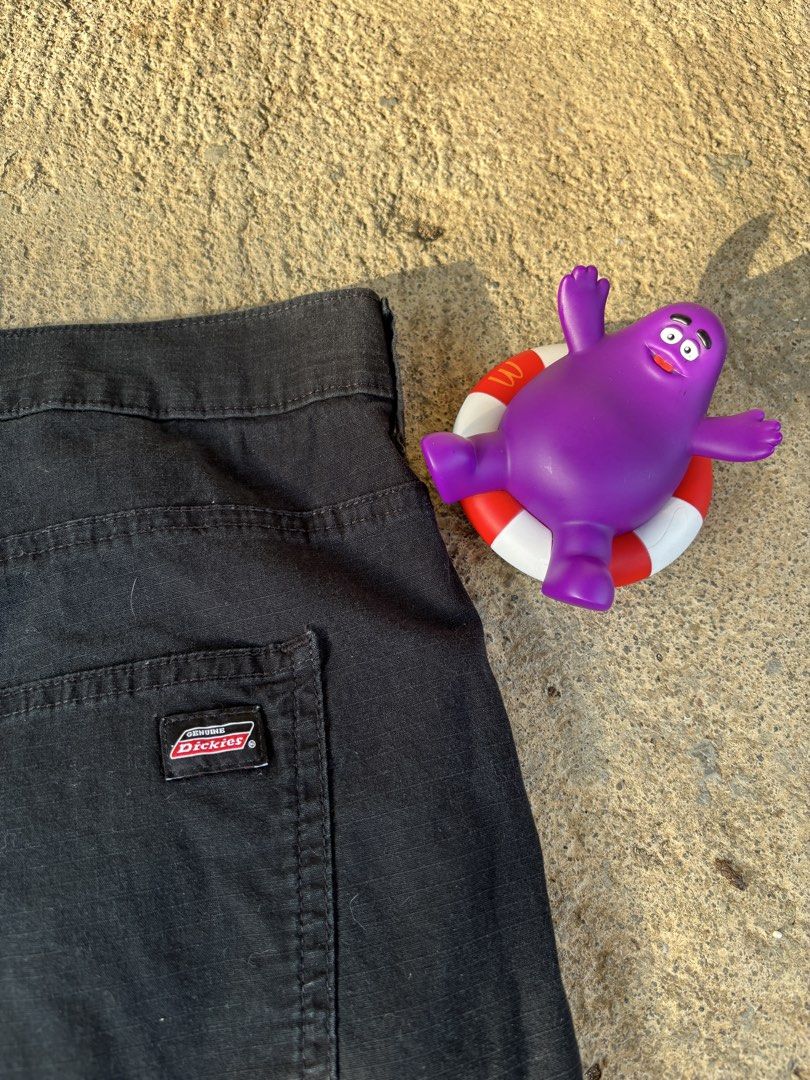 Dickies Workwear Pants (Category: Jeans) located in Calauan. Submitted by charles50266 (Listing ID 1465171538, Image 3). Description: Dickies Workwear Black Pants ♻️width : 42-44 ♻️length: 41 ♻️thigh: 12 ♻️hem: 9.
