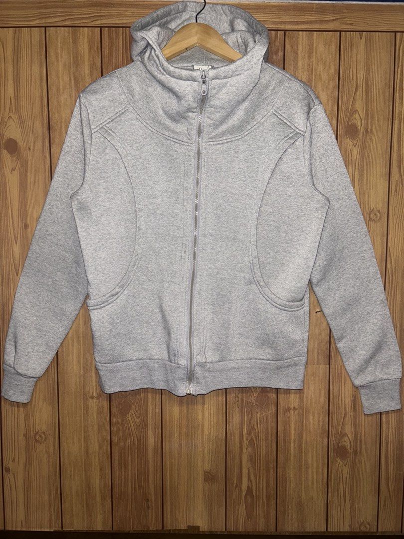 Dior Cozy Cuddle Up Jacket (Category: Hoodies) located in Manila. Submitted by zerowasteco. (Listing ID 1465349286, Image 2). Description: -Excellent Condition -Dimes:L25xW22 -No Issue Dm for more info!.