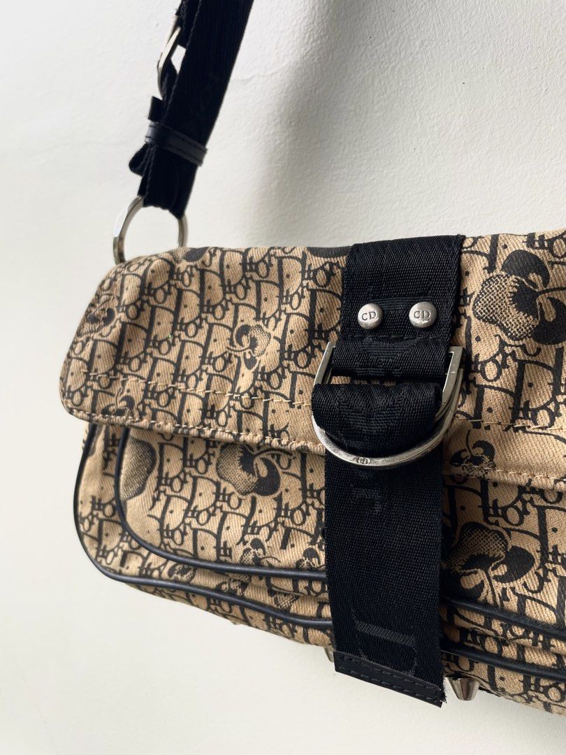 Dior Oblique Monogram Canvas Bag (Category: Shoulder Bags) located in Butuan. Submitted by prestigephilippines (Listing ID 1465173387, Image 3). Description: Excellent condition Size medium No issues Shipping worldwide 🌍.