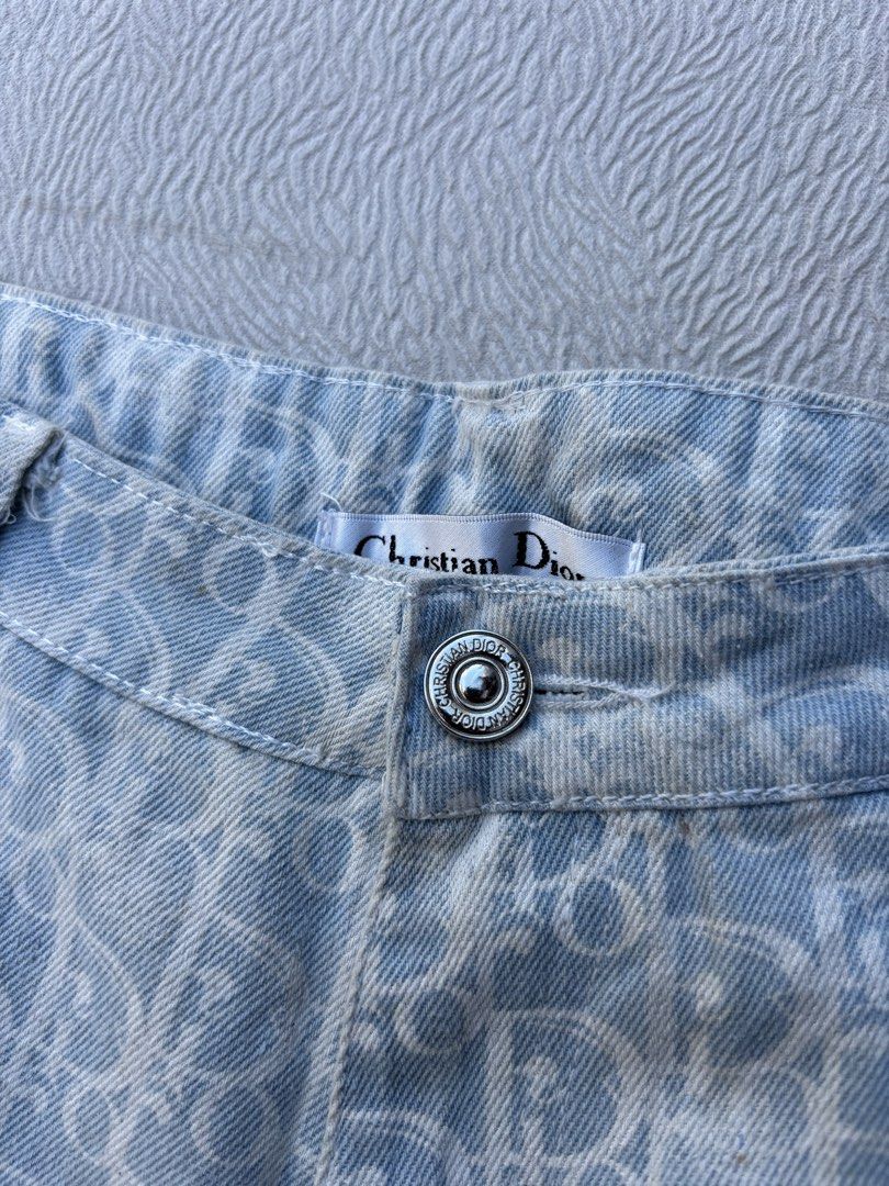 Dior Oblique Pants (Category: Jeans) located in Baybay. Submitted by thrift.ed2023 (Listing ID 1465208318, Image 3). Description: Dior Oblique Pants 26” to 28” Waistline 42” Length 9” Leg Opening No Issue Need Wash Good as New .
