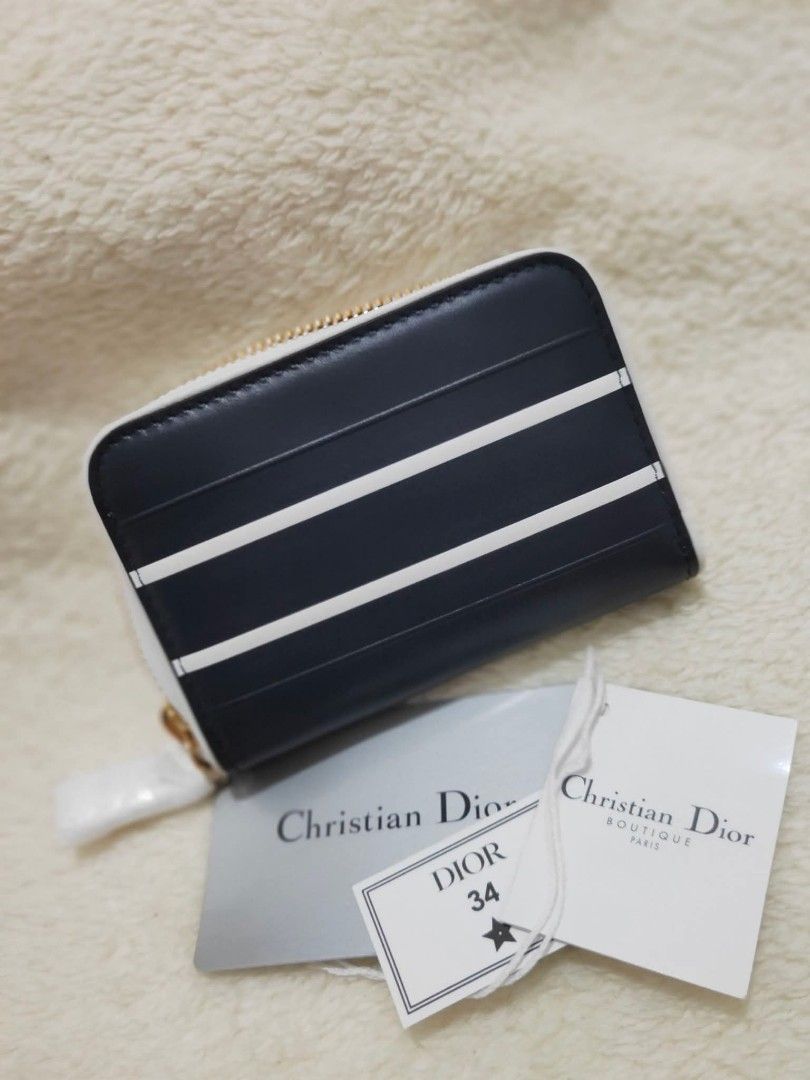 dior vibe card holder (Category: Luxury Bags & Wallets) located in Las Pinas. Submitted by glamdustph (Listing ID 1465281575, Image 3). Description: 💯 authentic relisted item (pre ordered pro no show na si buyer) BNEW cc payment via paypal + 3.9% paypal fee COD w/ minimal dp plus sf thank you.