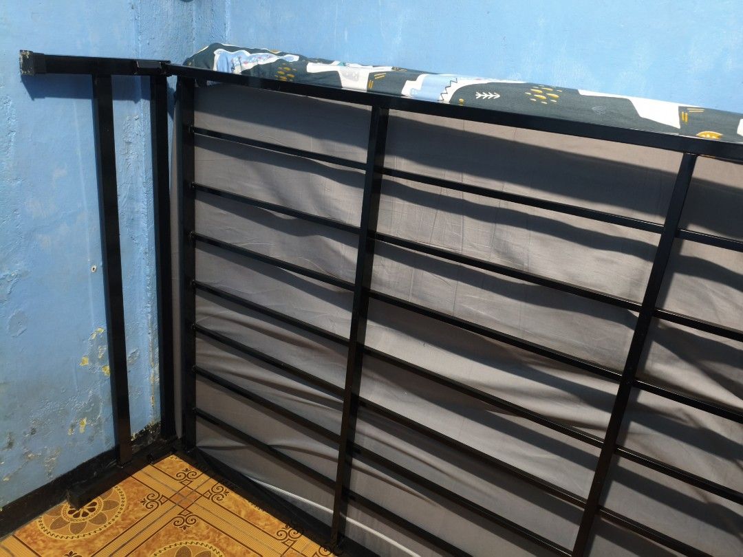 Double Bed Frame with Single Pull-Out Bed Frame (Category: Bed Frames & Mattresses) located in Pasig City. Submitted by hello_vvorld (Listing ID 1465326625, Image 1). Description: Hello! I'm selling this double-sized bed frame with a single-sized pull-out bed frame from CarbonSteel for only ₱3,499. I’m selling it because I recently moved to a place with a loft bed, and the frame makes the bedroom feel a bit cramped. I bought this bed frame in Dec
