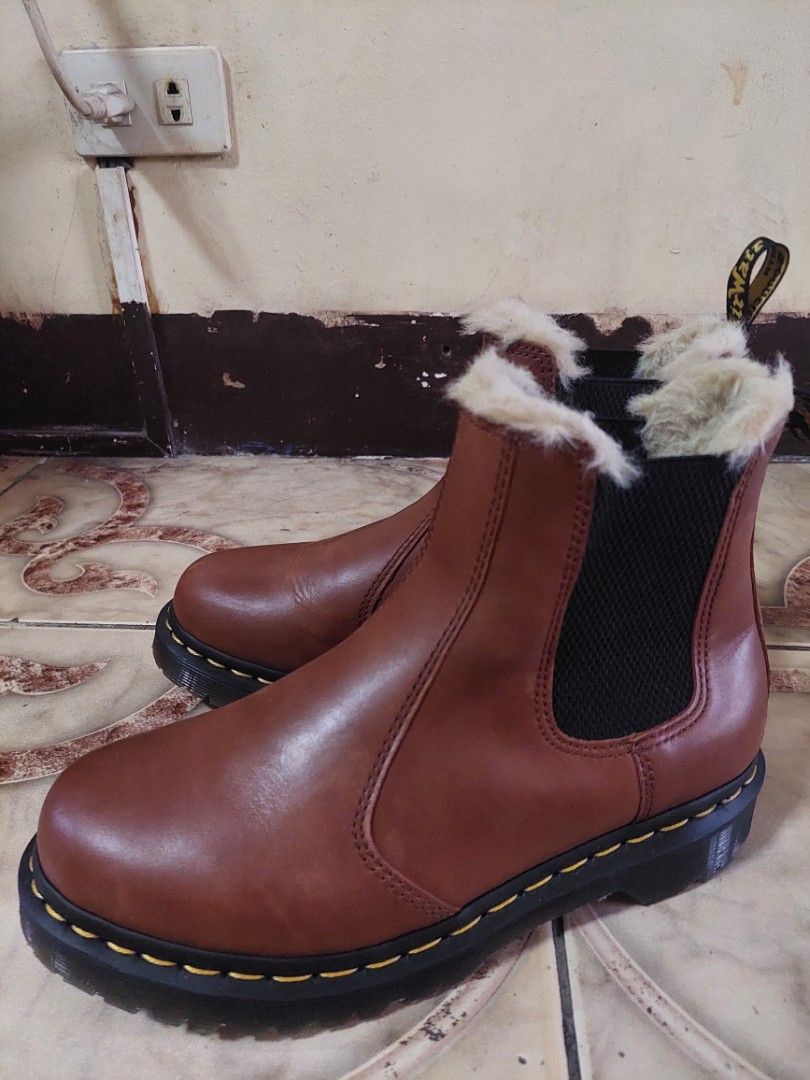 Dr. Martens 2976 Leonore Chelsea Boots (Category: Boots) located in Pasig City. Submitted by brightocean_bb44a1 (Listing ID 1465267306, Image 2). Description: - Brand: Dr. Martens - Model: 2976 Leonore Chelsea Boots - Color: Brown - Material: Leather with warm faux fur lining - Size: UK 6 / EU 39 / US L 8 - Features: Classic yellow welt stitching, heel loop, elastic side panels, and lug sole - Style: Pull-on, cozy winter wear.