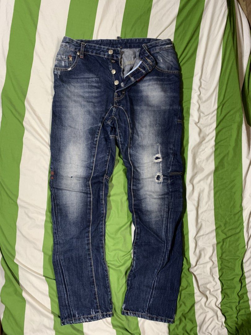 DSquared2 Distressed Jeans (Category: Jeans) located in Kabasalan. Submitted by alvin_6 (Listing ID 1465258299, Image 1). Description: Color rate 9.8/10 dimes 31-32 x 40 leg hole 7 no major issue.