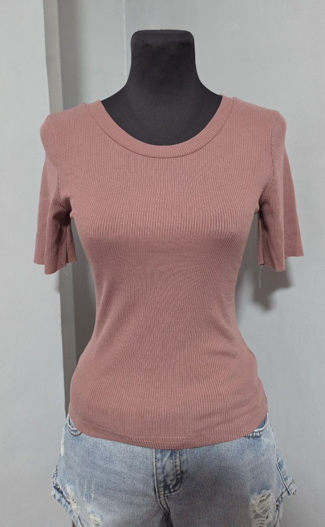 Dusty Pink Ribbed Short Sleeve Top (Category: Blouses) located in Paranaque City. Submitted by franinnashop (Listing ID 1465310696, Image 1). Description: DECLUTTER SMALL TO MED PARANAQUE CITY - Color: Dusty pink - Fabric: Soft, stretchy ribbed knit - Design: Round neckline, short sleeves, fitted silhouette - Versatility: Easy to pair with jeans, skirts, or shorts - Occasion: Perfect for everyday casual wear.