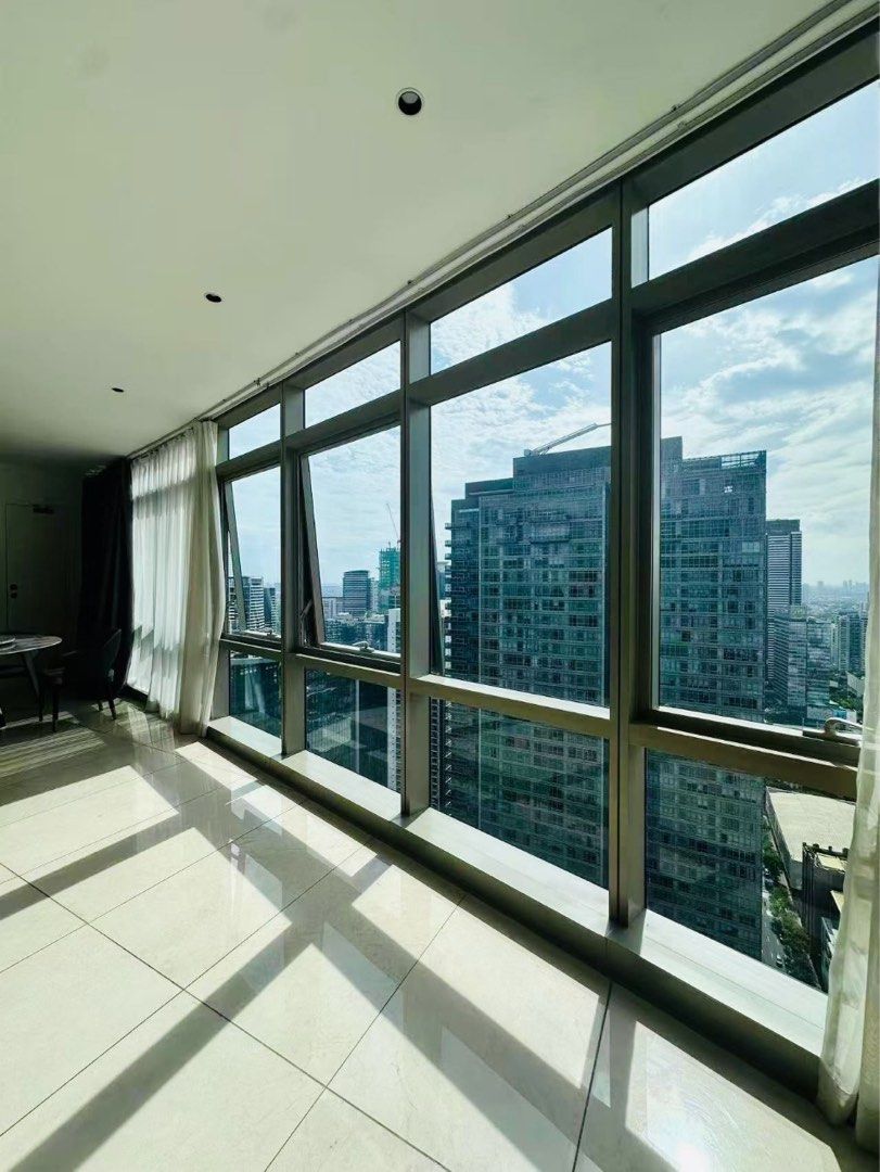 East Gallery Place BGC (Category: Apartments & Condos) located in Makati City. Submitted by tjsssss (Listing ID 1465225201, Image 1). Description: For sale! East Gallery Place Open two-bedroom High floor area of 165 square meters with 2 parking spaces Tenanted 68M.