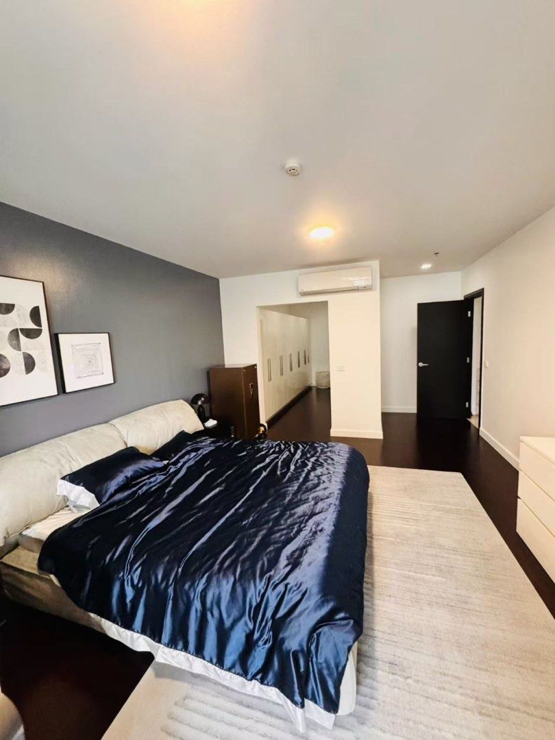 East Gallery Place BGC 3BR (Category: Apartments & Condos) located in Makati City. Submitted by tjsssss (Listing ID 1465212669, Image 3). Description: For sale! BGC-East gallery place Three rooms on a high floor, with an area of 244 square meters and 2 parking spaces Tenanted 95M.