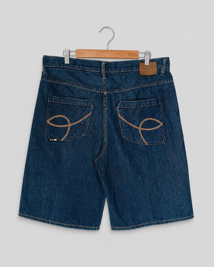 Ecko Unltd Denim Long Jorts (Category: Shorts) located in Abucay. Submitted by vcc.plug (Listing ID 1465345808, Image 1). Description: Actual Dimensions (inches) Waist: 36-37 | Length: 25.5 | Leg Opening: 13 Still excellent | 1 small scratch only.