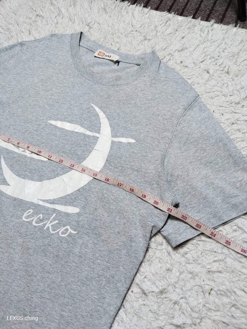 Ecko Unltd mens a white crescent moon abstract cloud print. (Category: Tshirts & Polo Shirts ) located in Manila. Submitted by lexusthrift1995 (Listing ID 1465211725, Image 2). Description: Size- 3 on tag but fit to LARGE Dimension- 21x27.5 Color rate- 9/10 Condition- 9/10 issue- crack print but need wash good condition ‼️200.pesos plus shipping fee 💸MODE OF PAYMENT- GCASH payment first 🚛MODE OF DELIVERY- J&T or LALAMOVE 📍LOCATION- NORTH CALOO