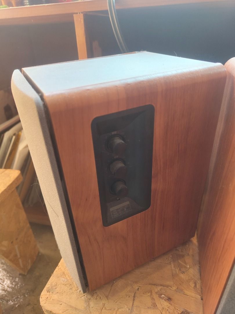 Edifier Bookshelf Speakers with Remote (Category: Soundbars, Speakers & Amplifiers) located in Cebu City. Submitted by buddylimong (Listing ID 1463325809, Image 3). Description: - Edifier bookshelf speakers - Includes remote control - Excellent sound quality for music and movies - Ideal for desk or home entertainment - Attractive wood grain finish - Good working condition.