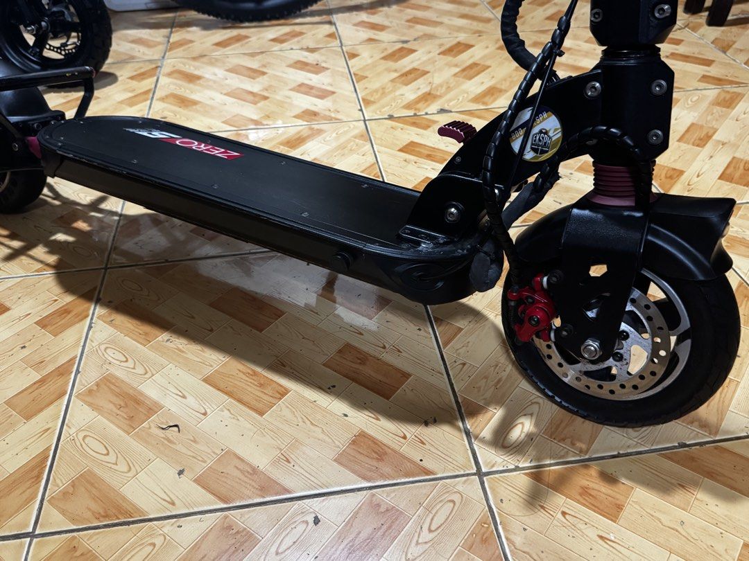 Electric scooter Zero 9 (Category: Bicycles) located in Quezon City. Submitted by dennis1772 (Listing ID 1465337853, Image 3). Description: Motor : 600W rear hub motor (Peak power reaches 1200W Battery: 48V 13Ah LG or Sinc (624Wh) Top speed : Up to 40-45 km/h (depending on rider weight and regional limits) Maximum range: Up to 45 km per charge Weight ~18 kg Max payload: 100 kg to 120 kg (varies by distributor) Wheels /Tire : 8.5-inch pneumatic fr