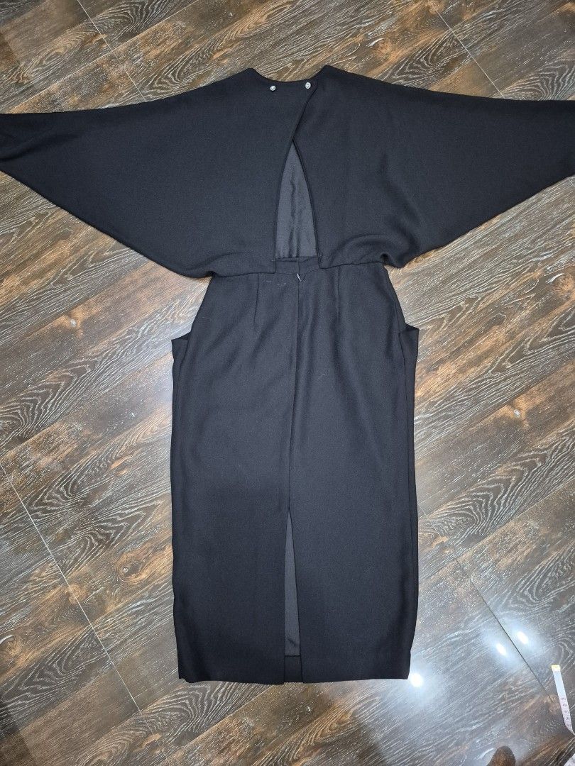 & Other Stories by H&M Elegant Black Dress (Category: Dresses) located in Santa Cruz. Submitted by deenem (Listing ID 1465224110, Image 3). Description: Bust: 20(40) Waist:13(26) Lenght:45.