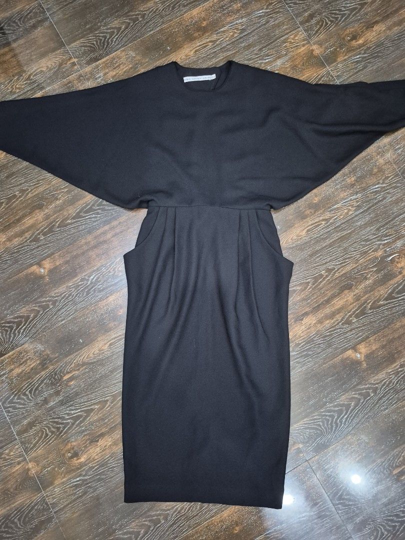 & Other Stories by H&M Elegant Black Dress (Category: Dresses) located in Santa Cruz. Submitted by deenem (Listing ID 1465224110, Image 2). Description: Bust: 20(40) Waist:13(26) Lenght:45.