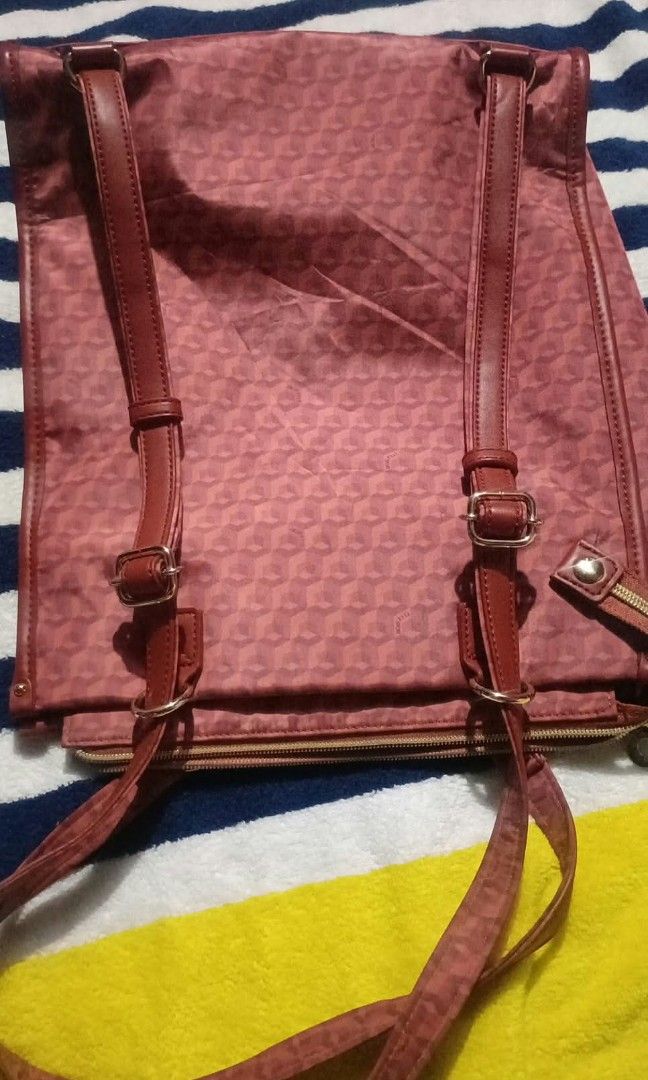 Elle bag 2-way backpack/tote/shoulder (Category: Luxury Bags & Wallets) located in General Santos City (Dadiangas). Submitted by japan-ukay (Listing ID 1465332048, Image 1). Description: .