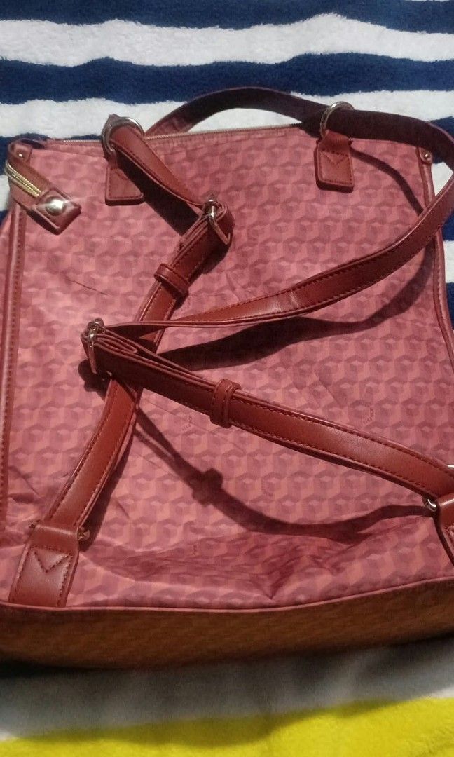 Elle bag 2-way backpack/tote/shoulder (Category: Luxury Bags & Wallets) located in General Santos City (Dadiangas). Submitted by japan-ukay (Listing ID 1465332048, Image 3). Description: .