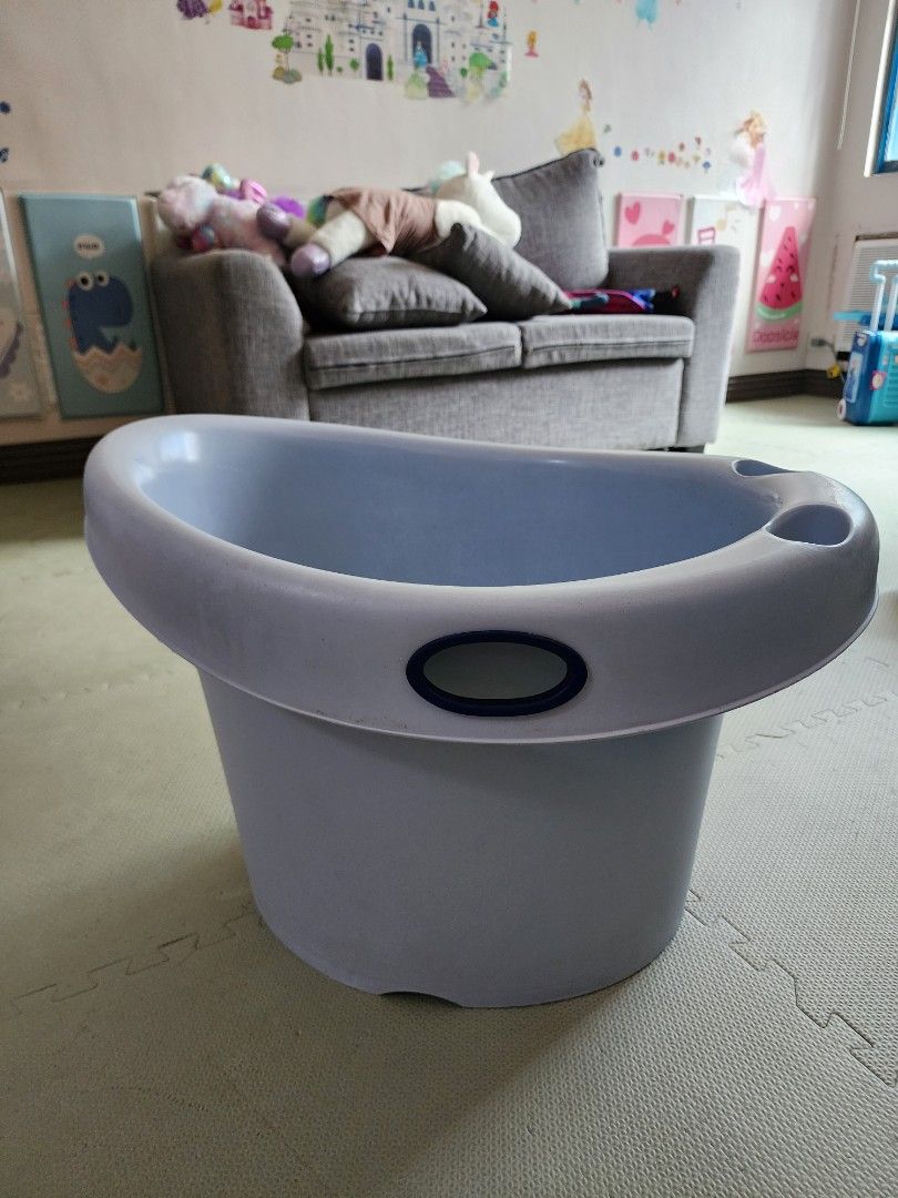 Enfant baby bath tub (Category: Bathtub & Bath Accessories) located in Manila. Submitted by iiivvvyyy02127 (Listing ID 1465267236, Image 3). Description: .
