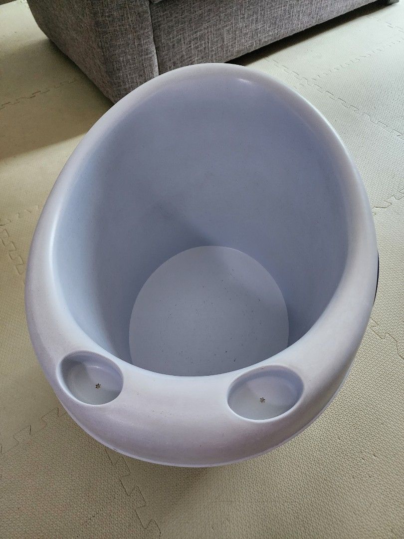 Enfant baby bath tub (Category: Bathtub & Bath Accessories) located in Manila. Submitted by iiivvvyyy02127 (Listing ID 1465267236, Image 1). Description: .