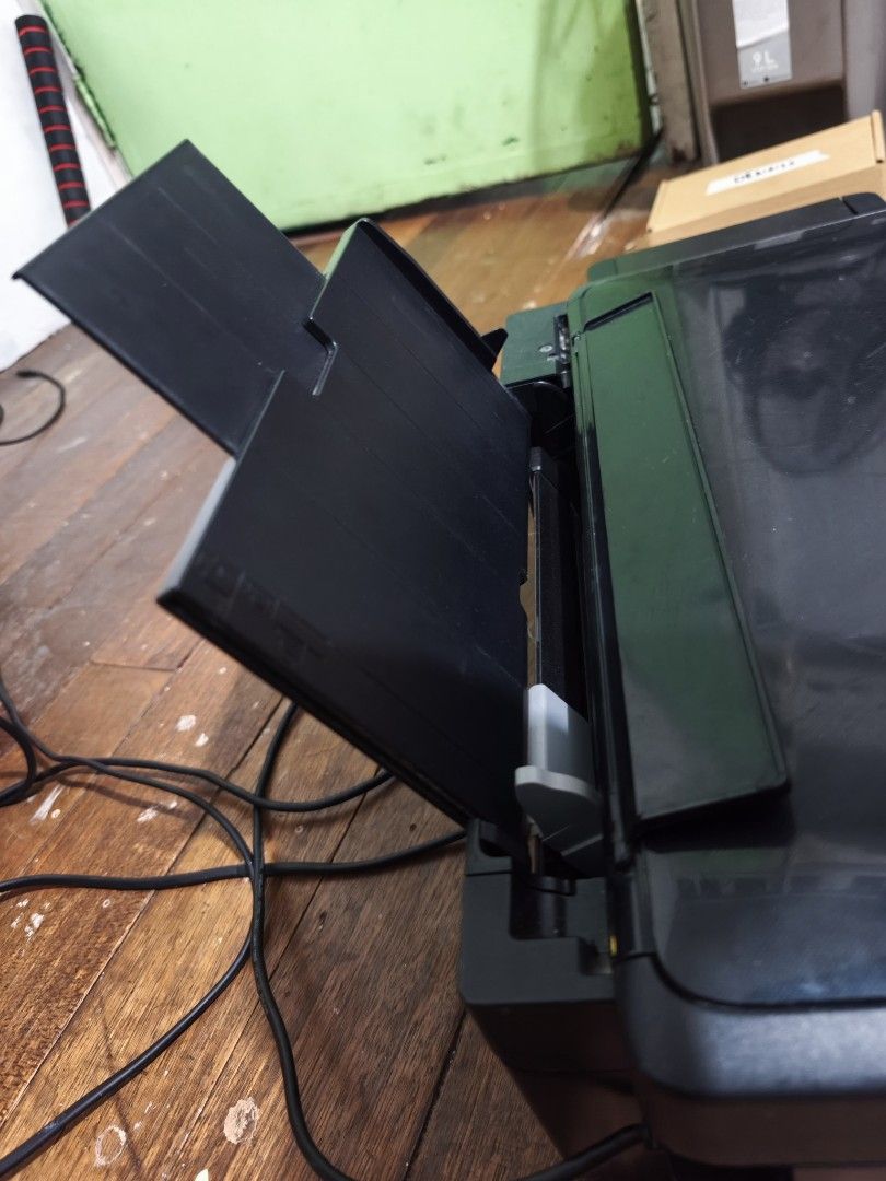 Epson L360 (Category: Printers, Scanners & Copiers) located in Quezon City. Submitted by dennisalca52135 (Listing ID 1465381158, Image 3). Description: EPSON L360 -PRINTER ONLY (Scanner is defective - Paayos nyo nalang) ISSUE: Power button must press and hold. (Pm for video) Negotiable Good for student and thesis! RFS: Di na nagagamit. Malabon.