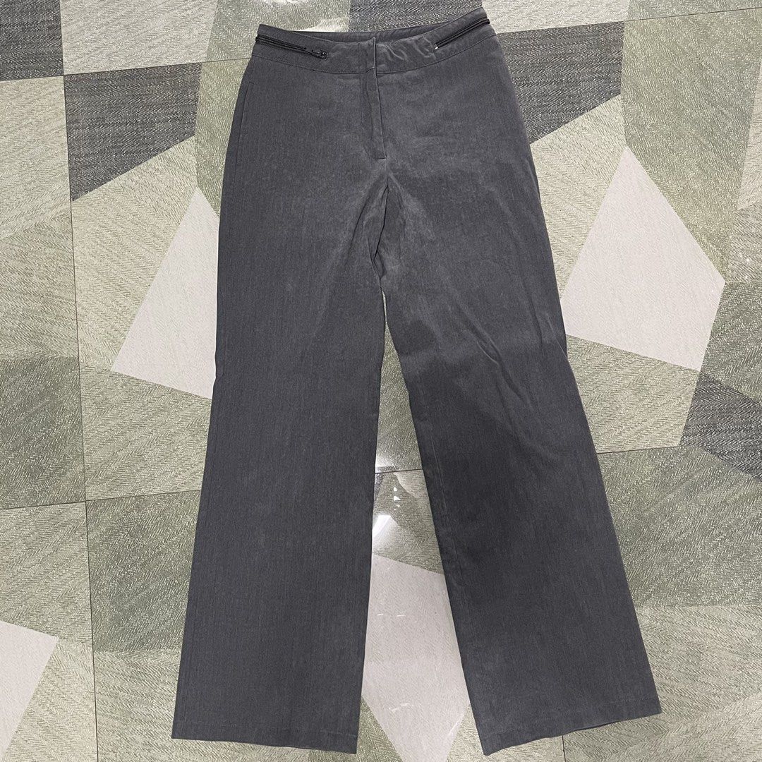 Esprit Women Gray Trousers (Category: Other Bottoms) located in Pasig City. Submitted by sirendiva_ (Listing ID 1465197096, Image 1). Description: - check the last photo for dimes - fixed price - zipper handle is broken - office siren coded - this is in xs size but fits perfectly for s size (i’m size 25).