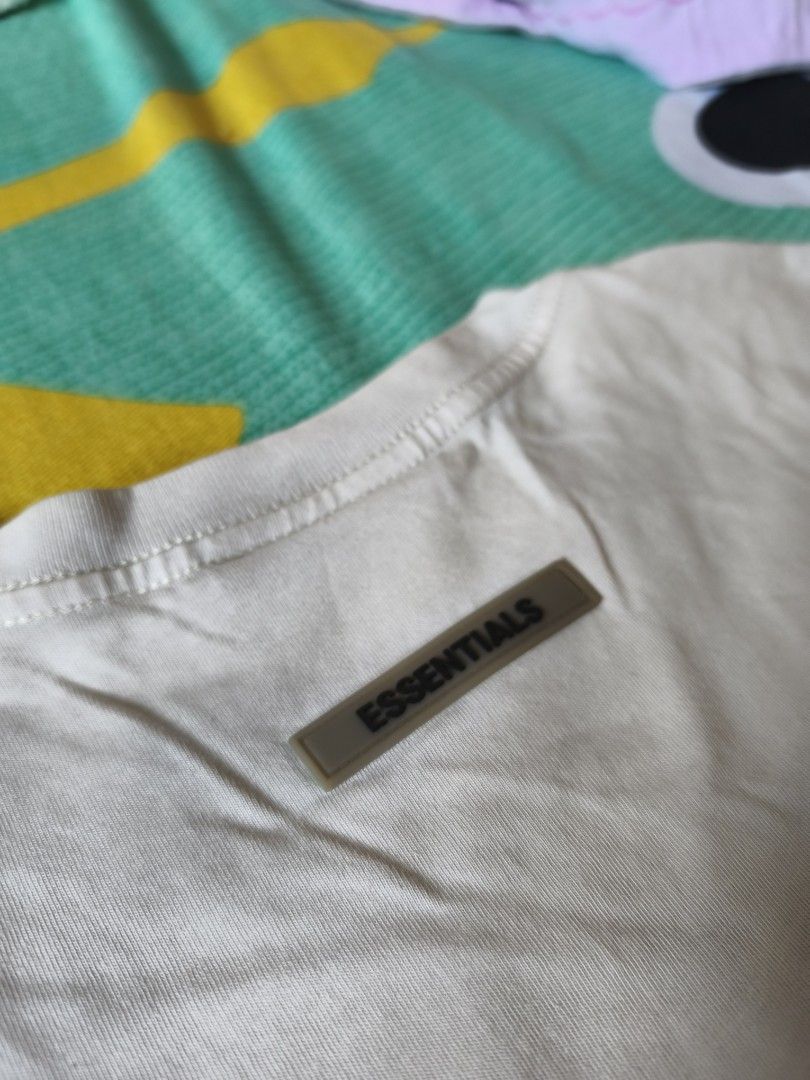 ESSENTIALS (Category: Tshirts & Polo Shirts ) located in Cebu City. Submitted by chrismark.cavan11 (Listing ID 1465292551, Image 3). Description: - ESSENTIALS "Fear of God" - Large - Good condition.