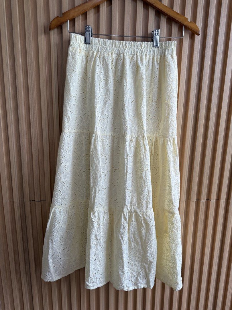 Eyelet (Category: Skirts) located in Lipa City. Submitted by thyra06 (Listing ID 1465229676, Image 3). Description: Eyelet maxi skirts good as new size 25/30 fits.