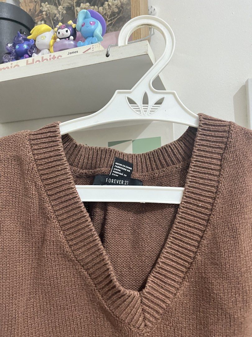 F21 BROWN KNITTED TOP (Category: Blouses) located in Bacoor. Submitted by lemonsandmelons (Listing ID 1465377342, Image 3). Description: fits small to medium authentic.