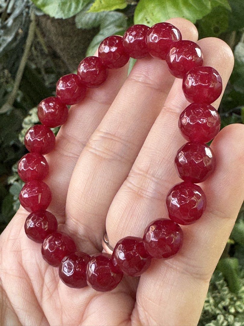 FACETED RUBY AGATE BRACELET 🍉 B1_JC054 (Category: Bracelets) located in Bulacan. Submitted by selling_low_by_bella_ben (Listing ID 1465281332, Image 3). Description: FACETED RUBY AGATE 🍉 B1_JC054 🏷️ 280 9+ mm bead size 16.5 cm wrist.