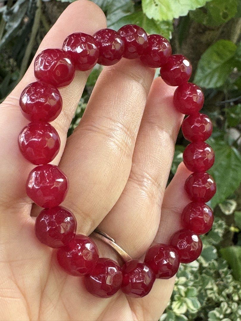 FACETED RUBY AGATE BRACELET 🍉 B1_JC054 (Category: Bracelets) located in Bulacan. Submitted by selling_low_by_bella_ben (Listing ID 1465281332, Image 2). Description: FACETED RUBY AGATE 🍉 B1_JC054 🏷️ 280 9+ mm bead size 16.5 cm wrist.