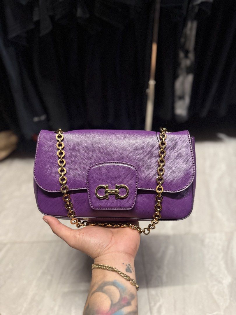 FERGAMO (Category: Luxury Apparel) located in Manila. Submitted by crossroad_thrift (Listing ID 1465308857, Image 3). Description: BRAND NEW CONDITION NO ISSUE GOOD AS NEW .