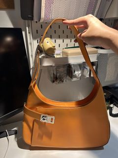 (Category: ) located in . Submitted by miss.manolos.closet (Listing ID 1465380251, Image 1). Description: .