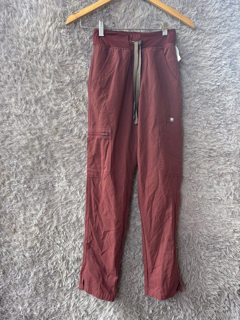 Figs srubsuit (Category: Joggers) located in Manila. Submitted by manisanro47672 (Listing ID 1465363487, Image 3). Description: Figs scrubsuit.