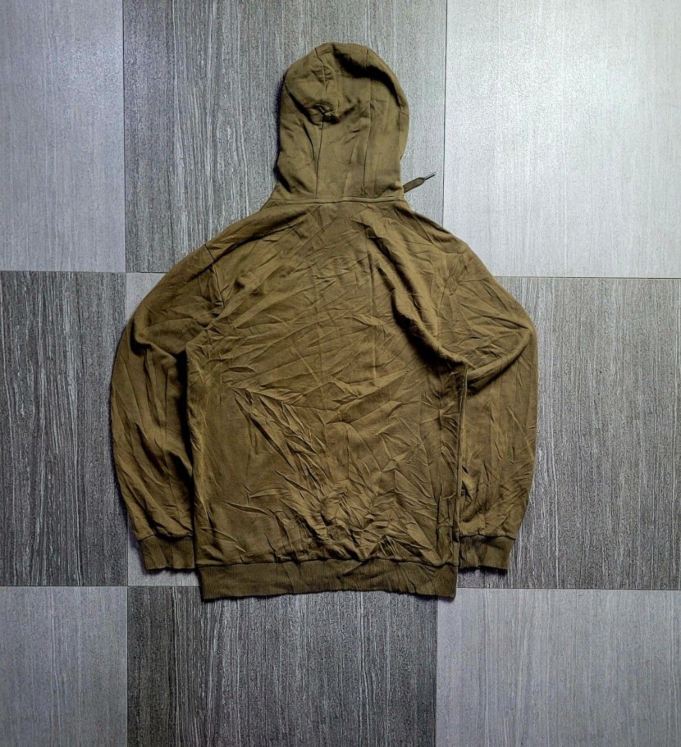 FILA LINEAR LOGO PULLOVER HOODIE (Category: Hoodies) located in Manila. Submitted by 7100treasure.co (Listing ID 1465345507, Image 2). Description: FILA LINEAR LOGO PULLOVER HOODIE ​Brand: FILA ​Size: Large (Tag) / Fits Medium to Large ​Dimensions: 22" Width x 28" Length ​📍 Location: Dipolog City, Zamboanga del Norte 🚛 J&T Courier 💸 MOP: GCash / Bank Transfer / MariBank ​📩 PM TO MINE!.