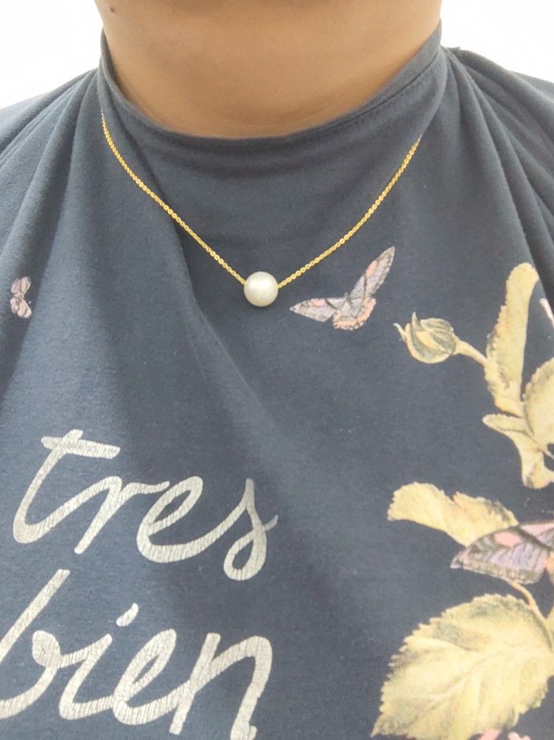 floating necklace white ssp (Category: Necklaces) located in Quezon City. Submitted by miscellanyfinds (Listing ID 1465179531, Image 3). Description: 11mm white round south sea pearl in micron setting, 18inches 💌with certificate of authenticity 💖great for gift ideas or personal use ✨dainty, trendy, and elegant ✅free shipping within PH 🎉with freebie.